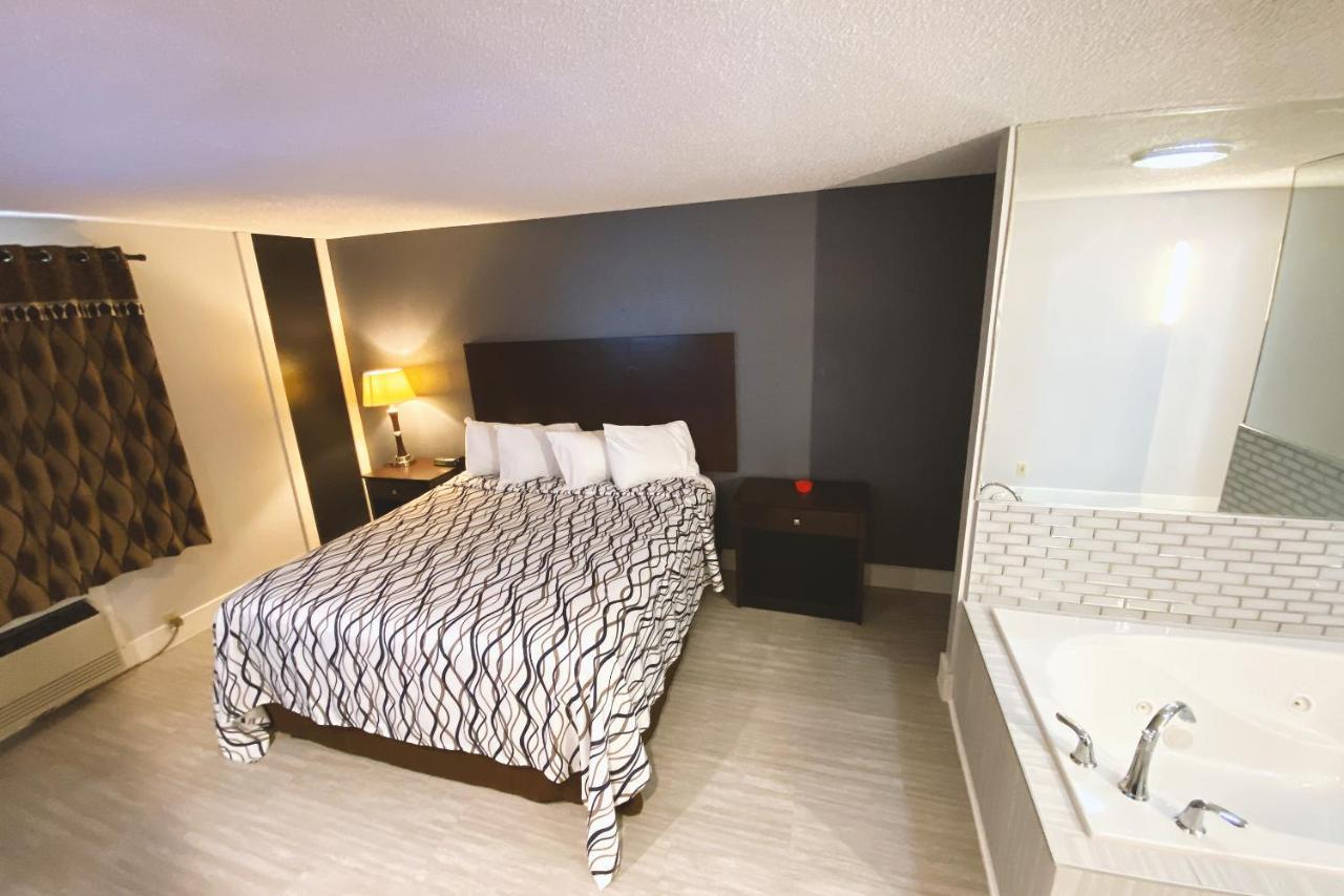 Coratel Inn & Suites By Jasper Hastings Kültér fotó