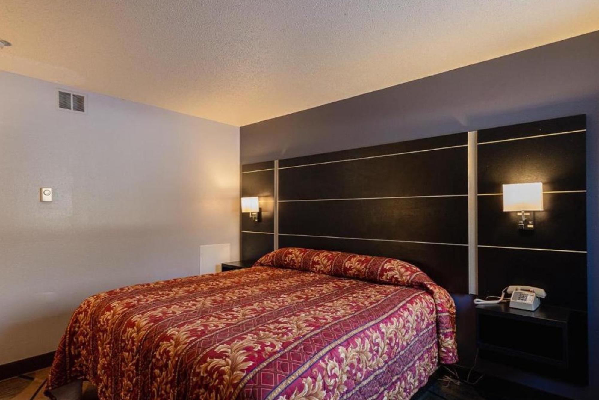 Coratel Inn & Suites By Jasper Hastings Kültér fotó